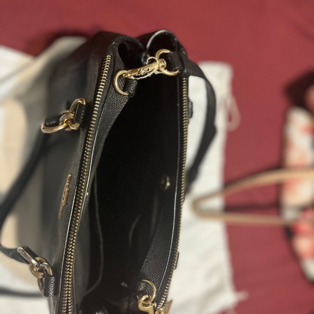 Coach purse - Picture 2 of 4